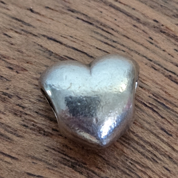 Pandora Sterling Silver Puffed Heart Screw Charm Bead - Picture 1 of 3